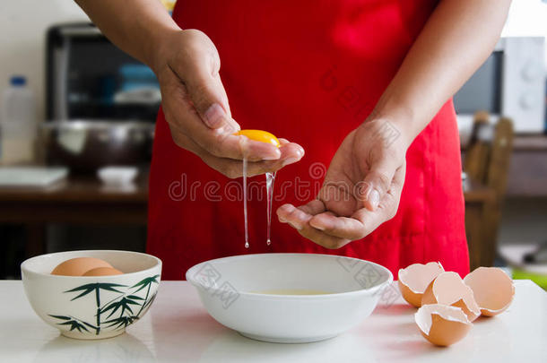 鸡蛋蛋黄分开采用手为cook采用g