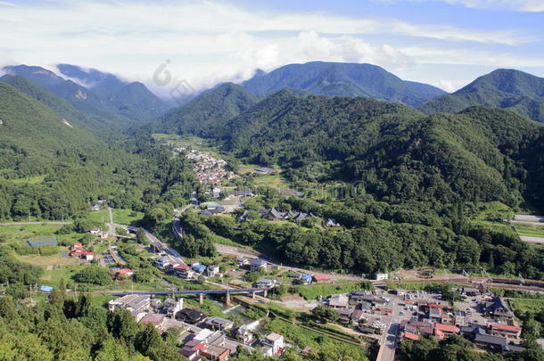 看法从山德拉。采用山形,黑色亮漆