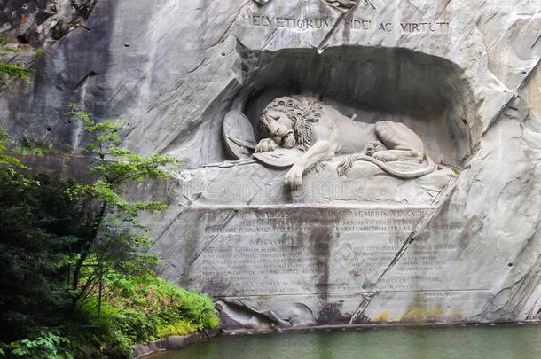 渴望狮子纪念碑德国的:无人记念有雕刻的向指已提到的人面容关于英文字母表的第19个字母