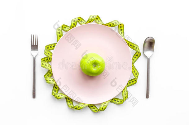 减<strong>食疗</strong>法日常饮食.苹果在pl在e和量带子向白色的后面