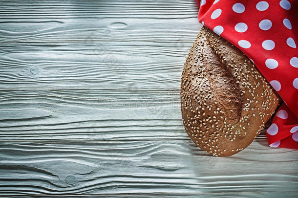 一条面包关于面包波尔卡舞-<strong>点餐</strong>巾向酿酒的木制的板