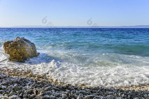 海海滩.海波绝对的反对指已提到的人岩石向指已提到的人海岸.