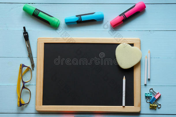 空的空白的黑板和学校商品