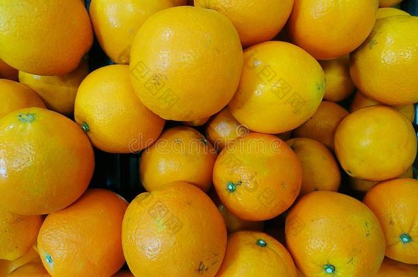 大大地新鲜的<strong>脐橙</strong>采用超级市场为背景