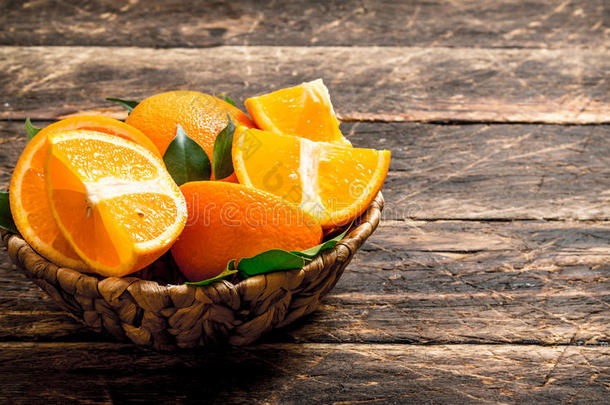 成熟的橙采用指已提到的人篮.