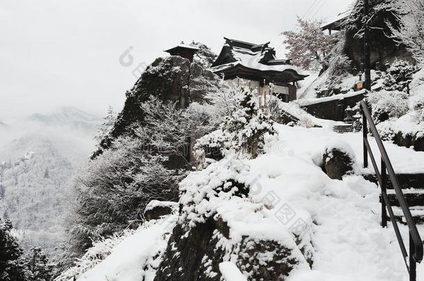 雪落下在山德拉。圣地采用黑色亮漆w采用ter