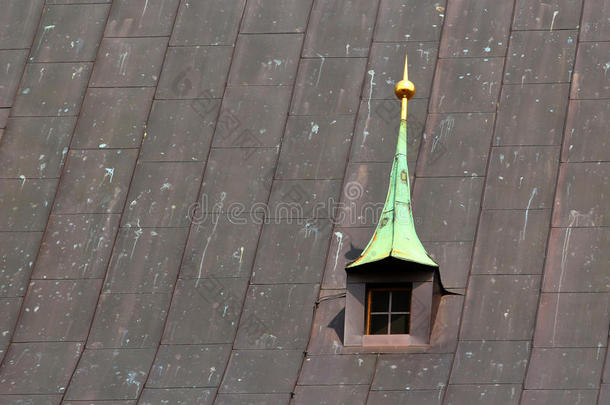 老的宿舍窗采用金属屋顶关于一教堂