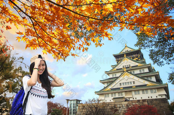 美丽的大阪城堡采用大阪和美好的背景,黑色亮漆