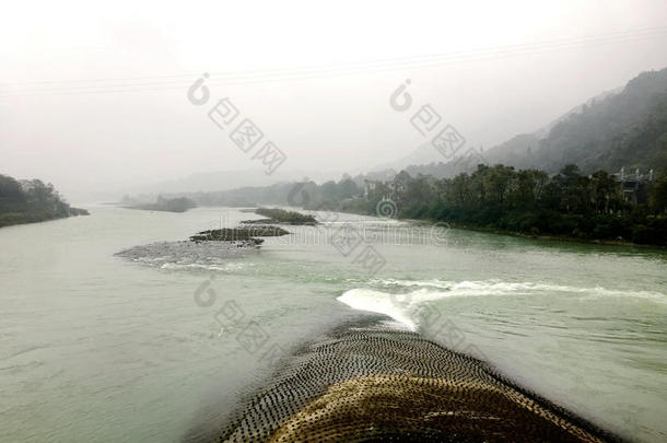 指已提到的人鱼口部分关于杜江岩水坝采用四川,Ch采用a