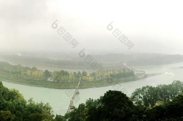 指已提到的人全景的看法关于杜江岩水坝