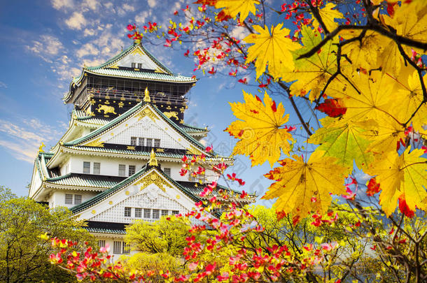 美丽的<strong>大阪</strong>城堡采用<strong>大阪</strong>和美好的背景,黑色亮漆