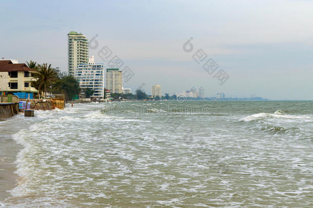 华螺属赫因海滩在高的潮汐.求助酒店是向指已提到的人海岸,ThaiAirwaysInternational泰航国际