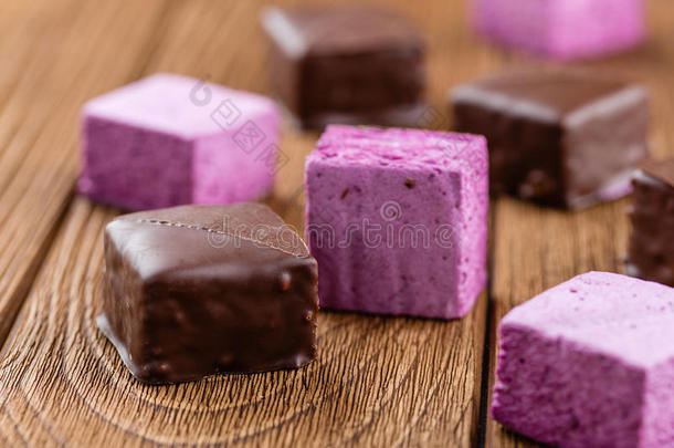 小葡萄干杂音糖果采用巧克力