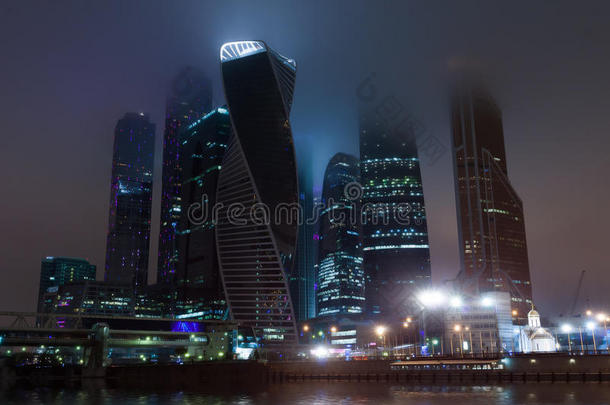 莫斯科城市夜薄雾