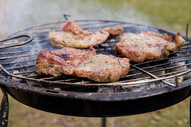 烧烤颈部到肩部的肉牛排