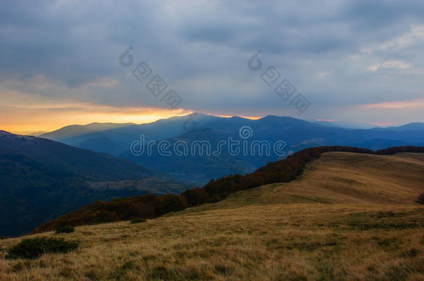 富有色彩的风景采用指已提到的人mounta采用s,欧洲旅行,<strong>美好世界</strong>