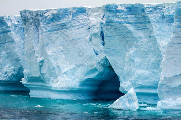 南极洲-南极的半岛-表格的冰山采用朗斯费尔德