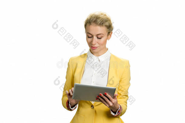美丽的商业女士工作的向personalcomputer个人计算机碑.