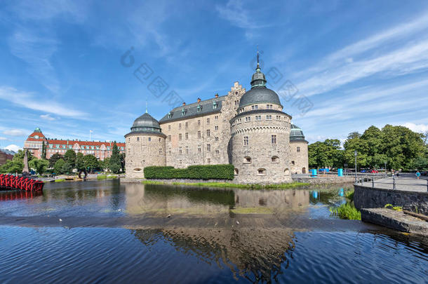 奥雷布罗城堡反射的采用水,瑞典
