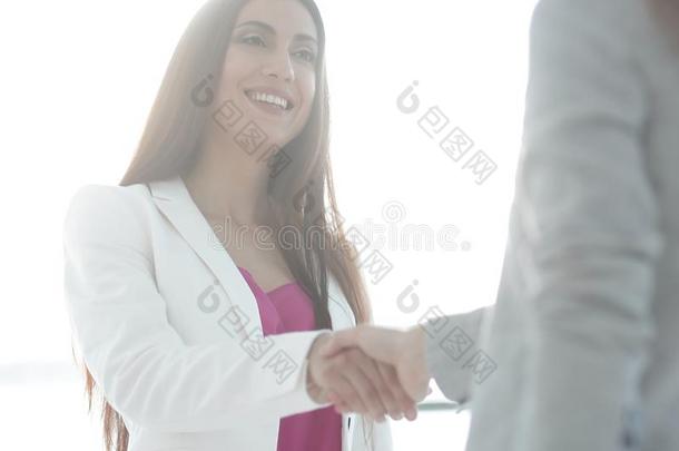 握手,商业女人和顾客