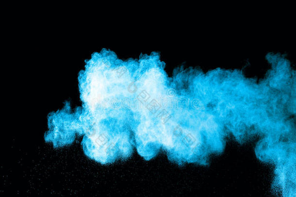 蓝色粉爆炸向白色的背景.