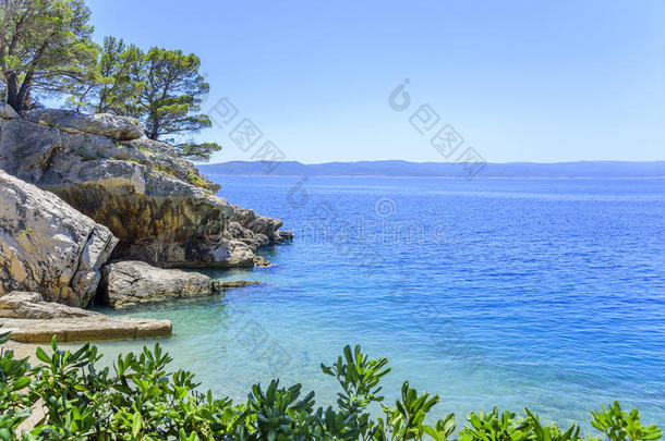 海滩采用布雷拉向<strong>马卡尔斯卡</strong>海滨度假胜地.克罗地亚.