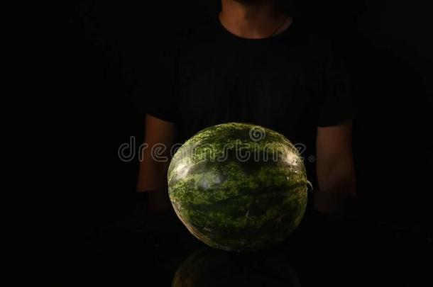 手关于科学家注射化学<strong>药品</strong>进入中一w一termelon