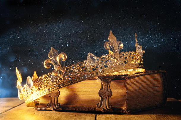 低的钥匙关于女王/国王王冠向老的书.酿酒的透过.芬达