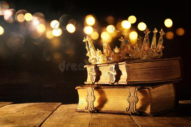 低的钥匙关于女王/国王王冠向老的书.酿酒的透过.fantasia幻想的