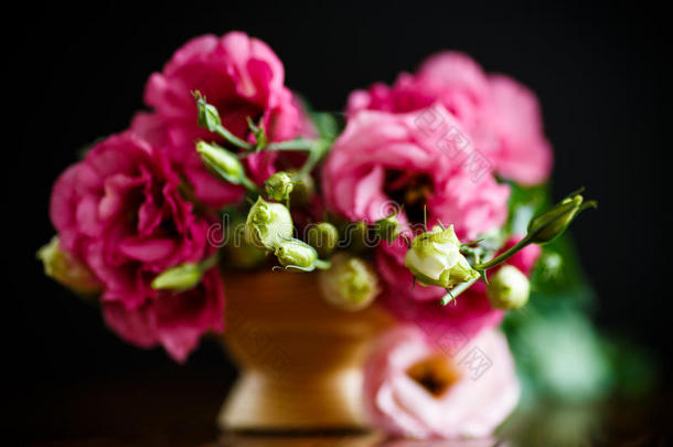 美丽的花束关于粉红色的洋桔梗花