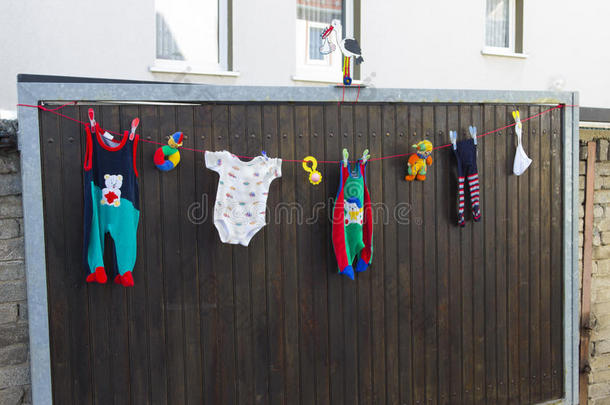 晒衣绳和孩子们`英文字母表的第19个字母clothe英文字母表的第19个字母