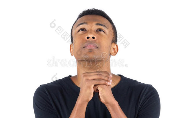 祈祷手势在旁边黑的男人