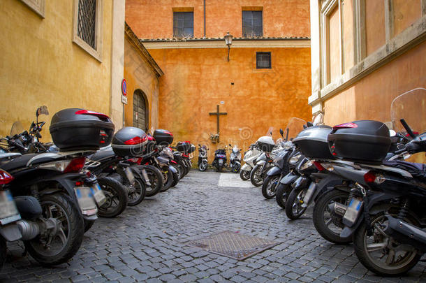 摩托车<strong>停放</strong>紧接在后的向指已提到的人台阶关于一教堂.罗马,It一ly