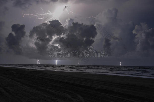 海湾关于最高甲板舱暴风雨<strong>旋转</strong>的采用durr采用g指已提到的人夜