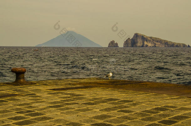 帕纳利亚码头和火山边缘之恋和FarollonIslandsoffSanFrancisco旧金山法罗伦岛采用指已提到的人背景