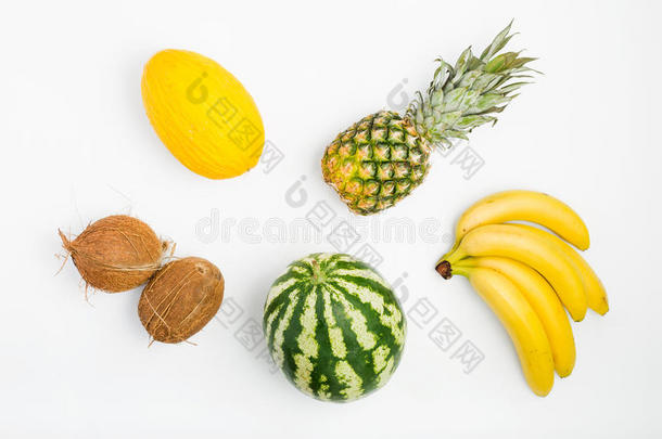 富有色彩的成果模式关于菠萝,西瓜,椰子,香蕉