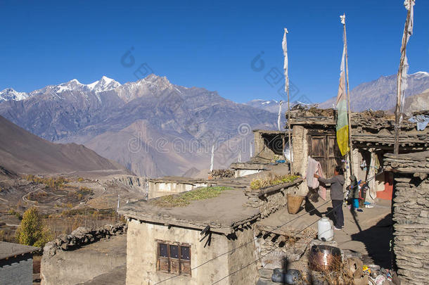 指已提到的人每日的生活关于在乡村住的人贾科特