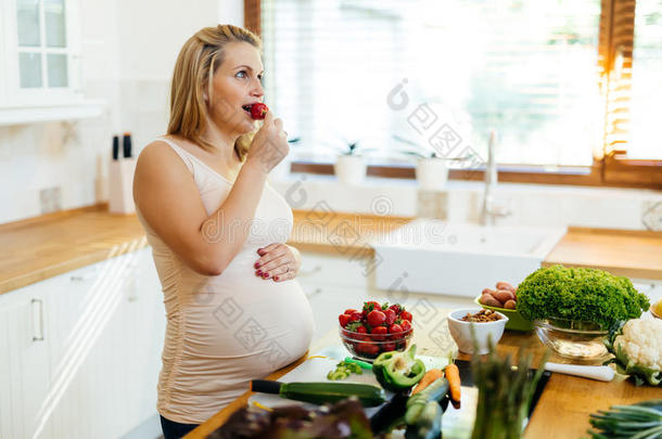 怀孕的女人健康的日常饮食
