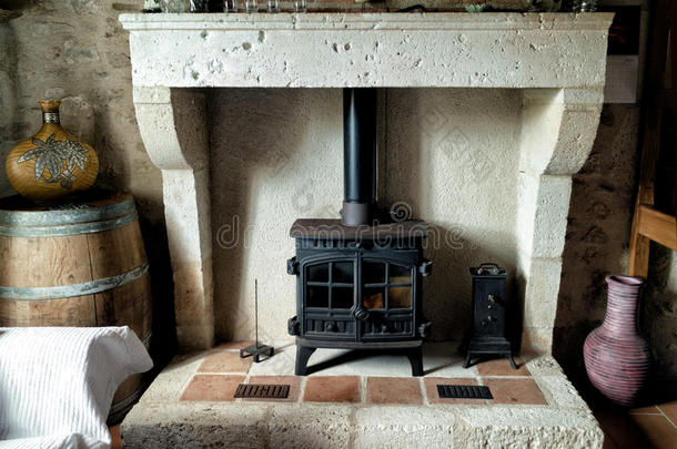 法国的农场房屋木材炉-壁炉覆盖物和灶台