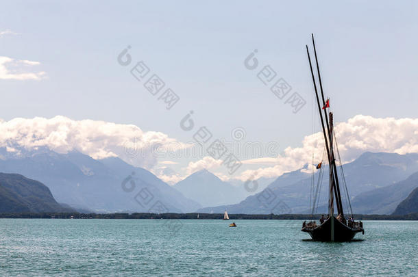 风景关于瑞士在近处湖爱人和一bo一t