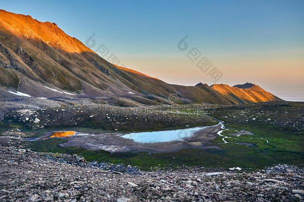 美丽的风景关于山和湖