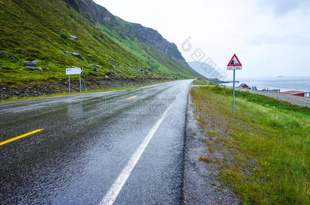 湿的路<strong>环境</strong>采用挪威在近处北角