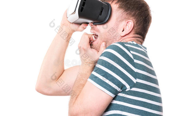 男人和VirtualReality虚拟现实眼镜