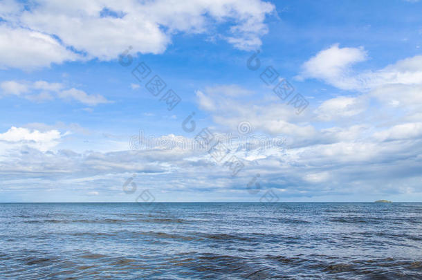 蓝色海和波和清楚的蓝色天和云&字母x28;洋,声音资<strong>源文件</strong>。
