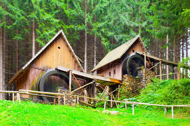 金矿磨坊.中古的木制的水磨坊采用兹拉特山,捷克人