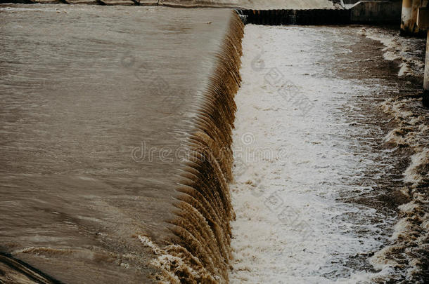 水动力向溢洪道向水力发电的水坝