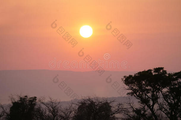 日落采用水利山