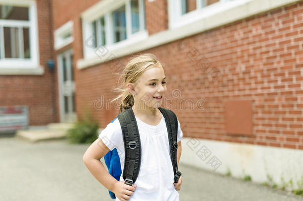 num.八年老的学校女孩关向指已提到的人学校yards