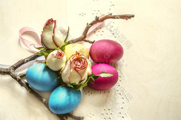 复活节描画的卵和粉红色的芽向一l一cy白色的边和一
