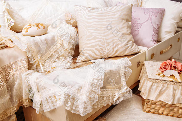 家纺织品.各种各样的枕头和床罩